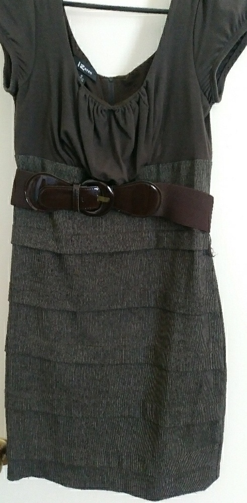 Brown fitted dress with belt